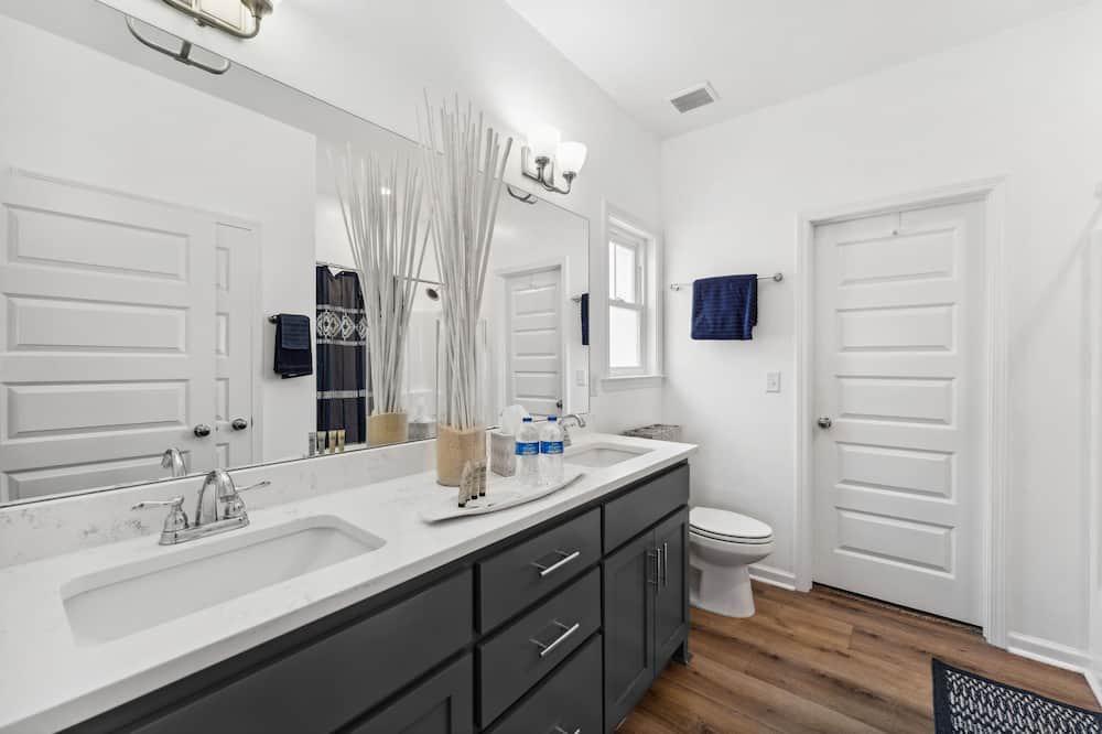 Photo of Bathroom in Callaway