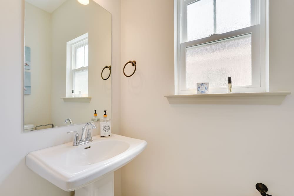 Photo of Bathroom in Cedar Grove