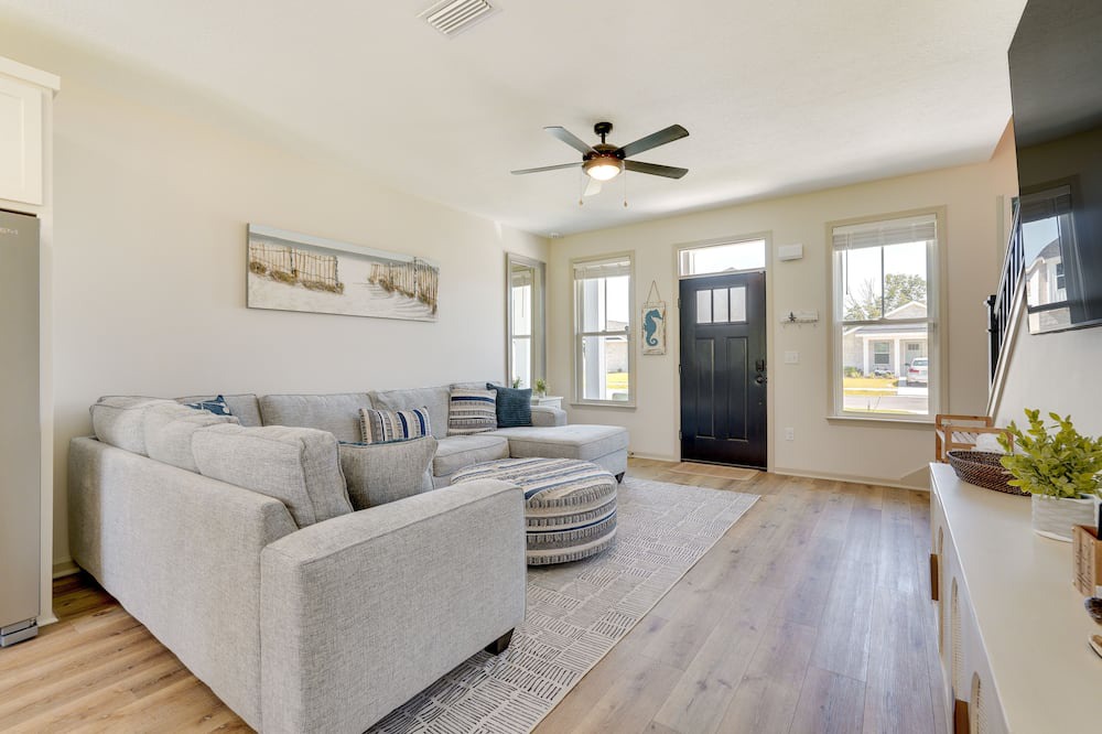 Photo of Livingroom in Cedar Grove