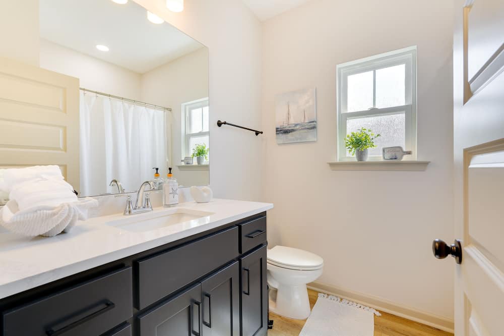 Photo of Bathroom in Cedar Grove