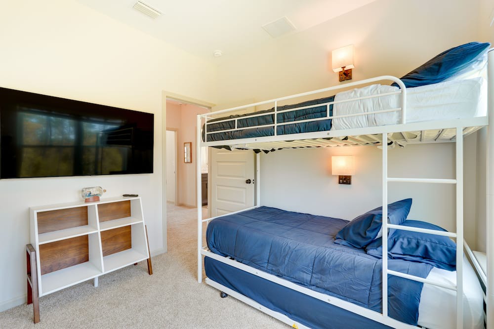 Photo of Bedroom in Cedar Grove