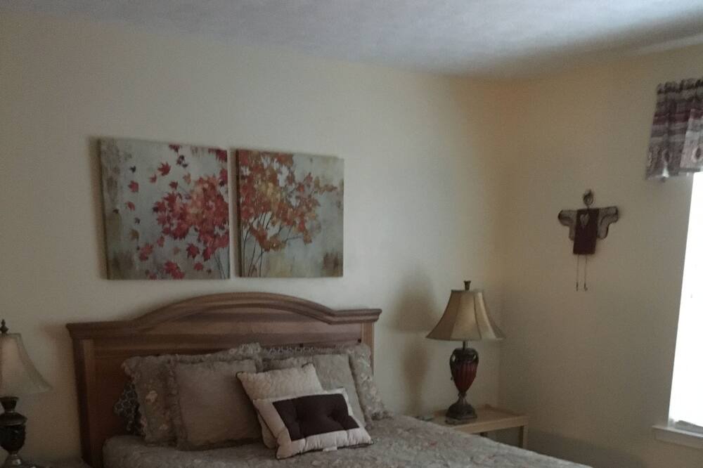Photo of Bedroom in Dadeville