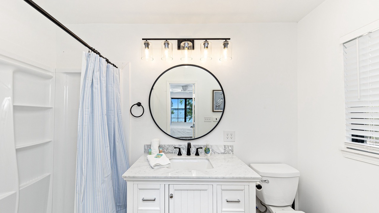 Photo of Bathroom in Lillian
