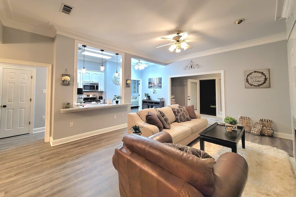 Photo of Livingroom in Denham Springs