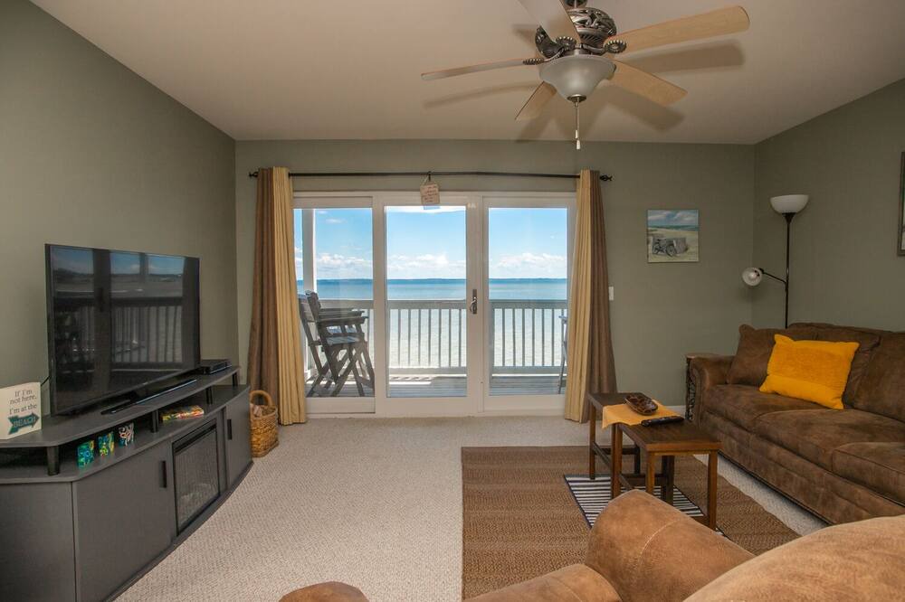 Photo of Livingroom in Innerarity Townhomes