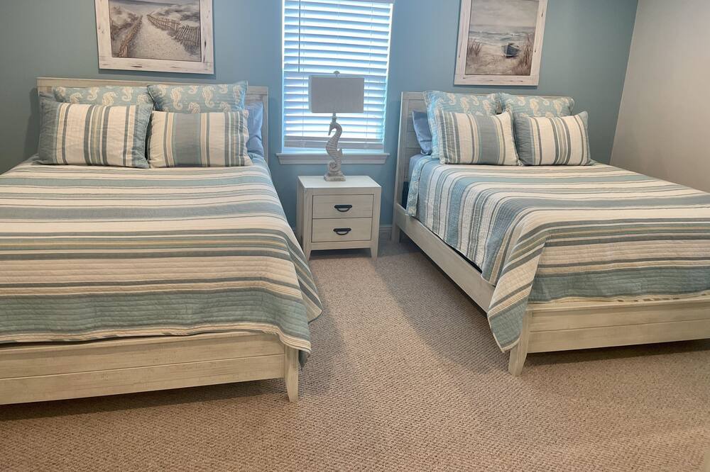 Photo of Bedroom in Royal Lagoons