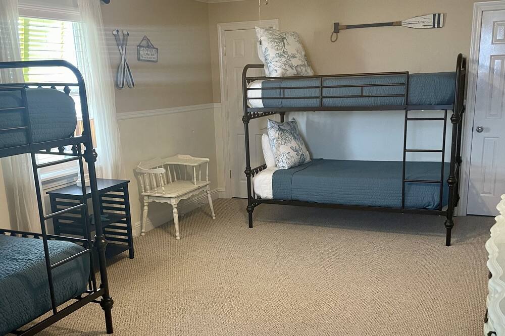 Photo of Bedroom in Royal Lagoons