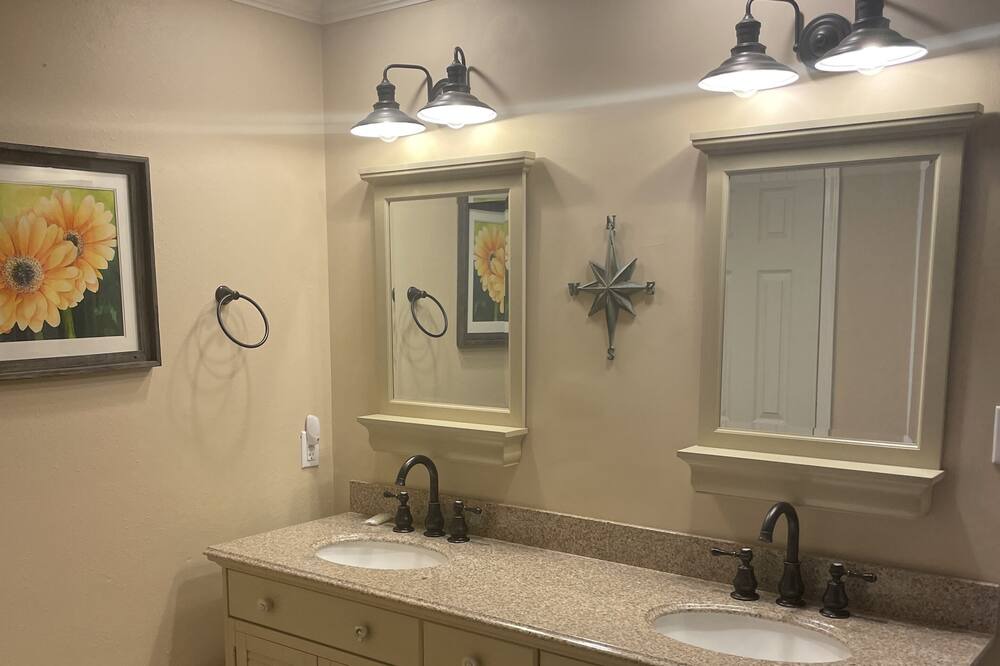 Photo of Bathroom in Royal Lagoons