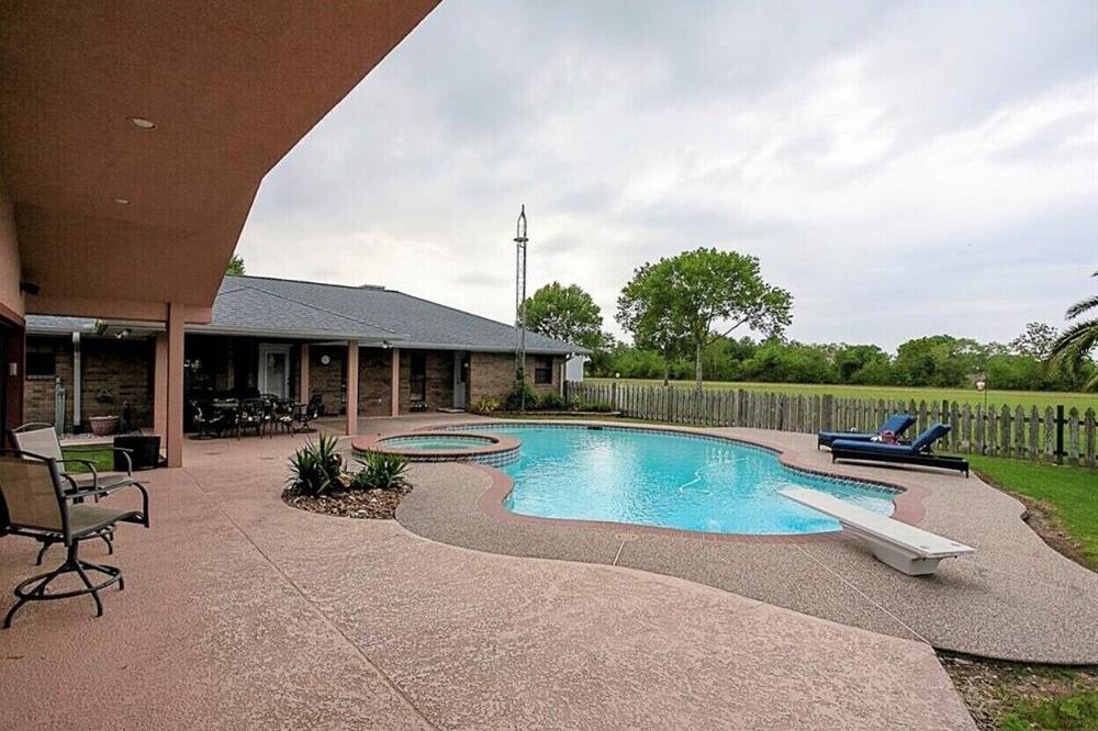 Photo of Outdoor in Stowell