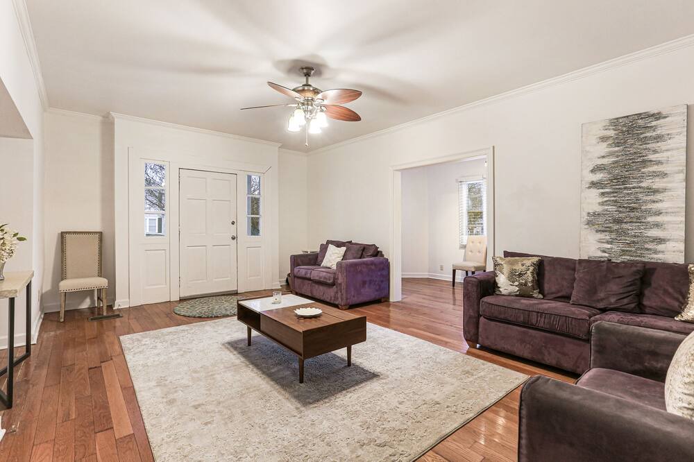 Photo of Livingroom in Broadmoor