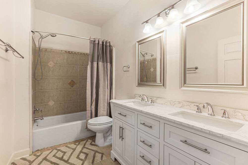 Photo of Bathroom in Broadmoor