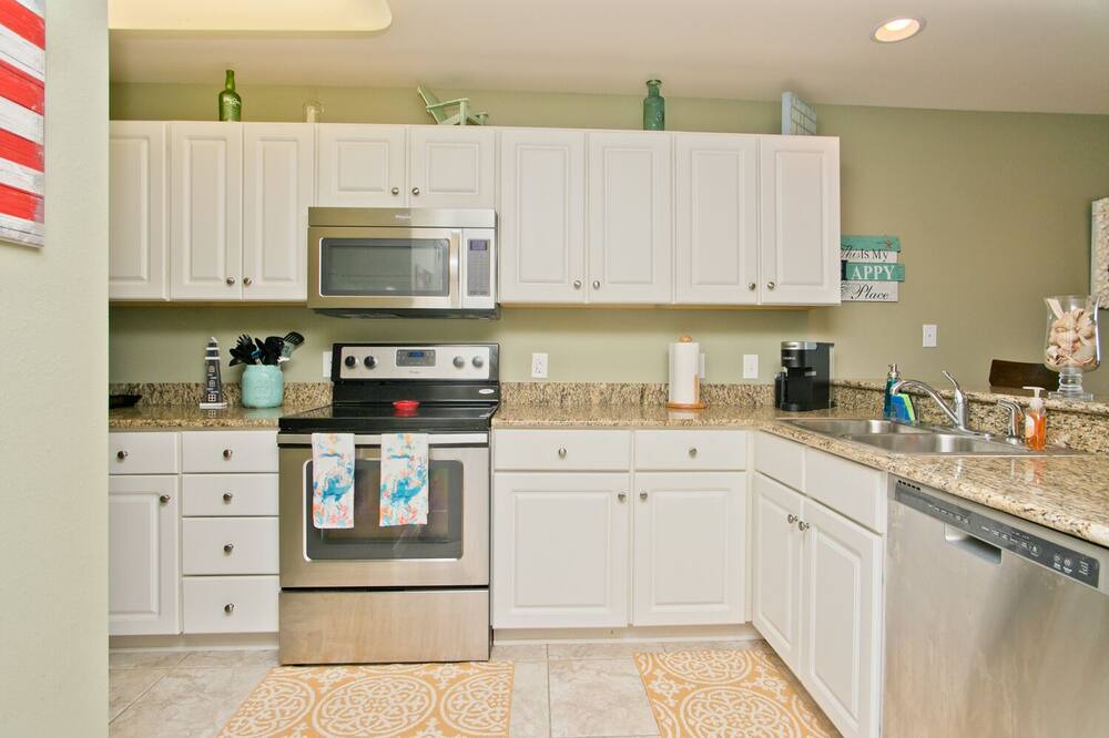 Photo of Kitchen in Innerarity Townhomes