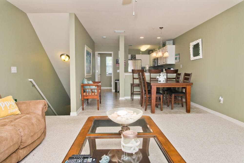 Photo of Livingroom in Innerarity Townhomes