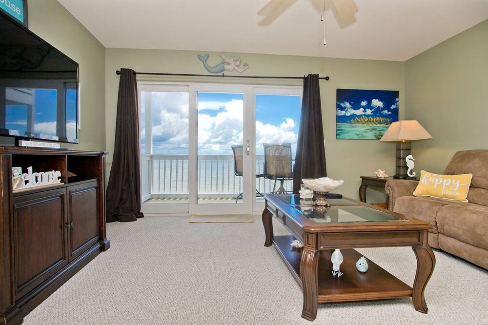 Photo of Livingroom in Innerarity Townhomes