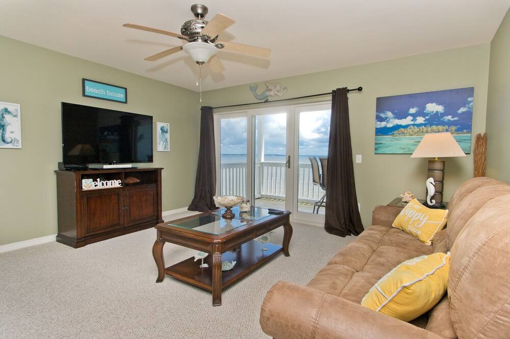 Photo of Livingroom in Innerarity Townhomes