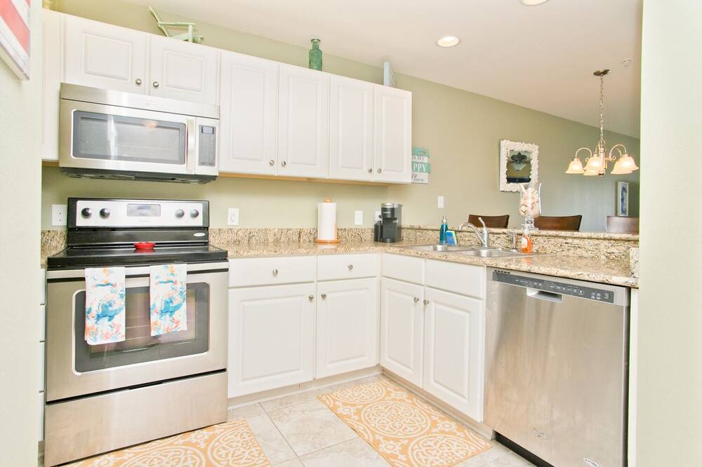 Photo of Kitchen in Innerarity Townhomes