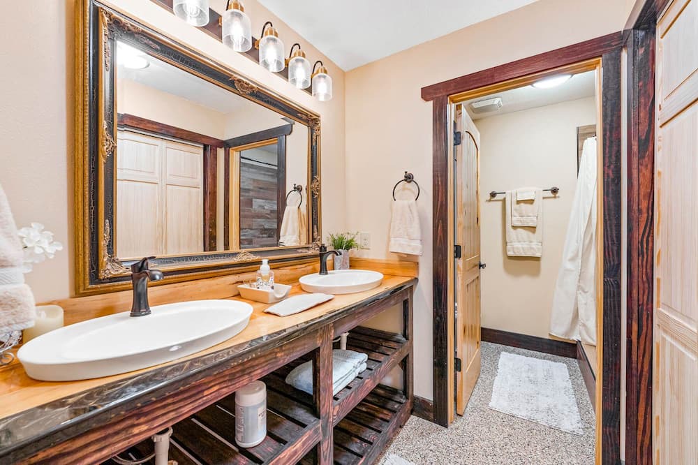 Photo of Bathroom in Marianna