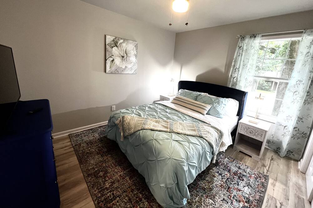 Photo of Bedroom in Benton