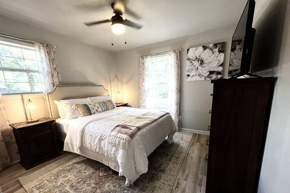 Photo of Bedroom in Benton