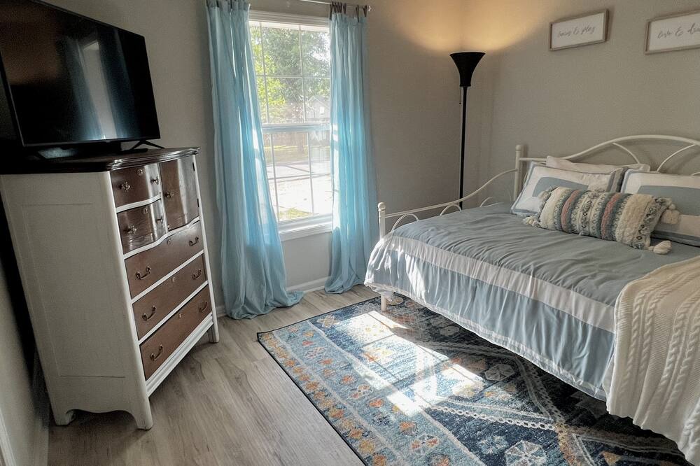 Photo of Bedroom in Benton