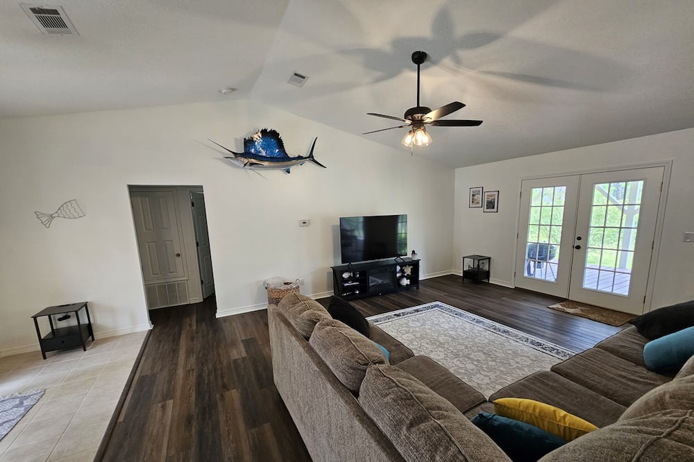Photo of Livingroom in Florida Panhandle