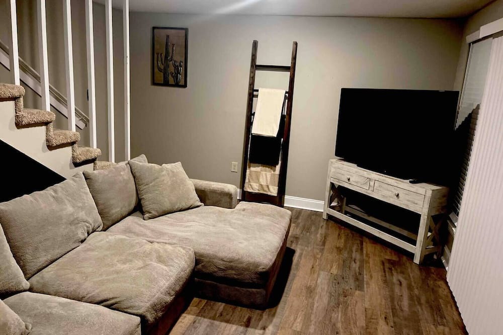 Photo of Livingroom in Old Jefferson