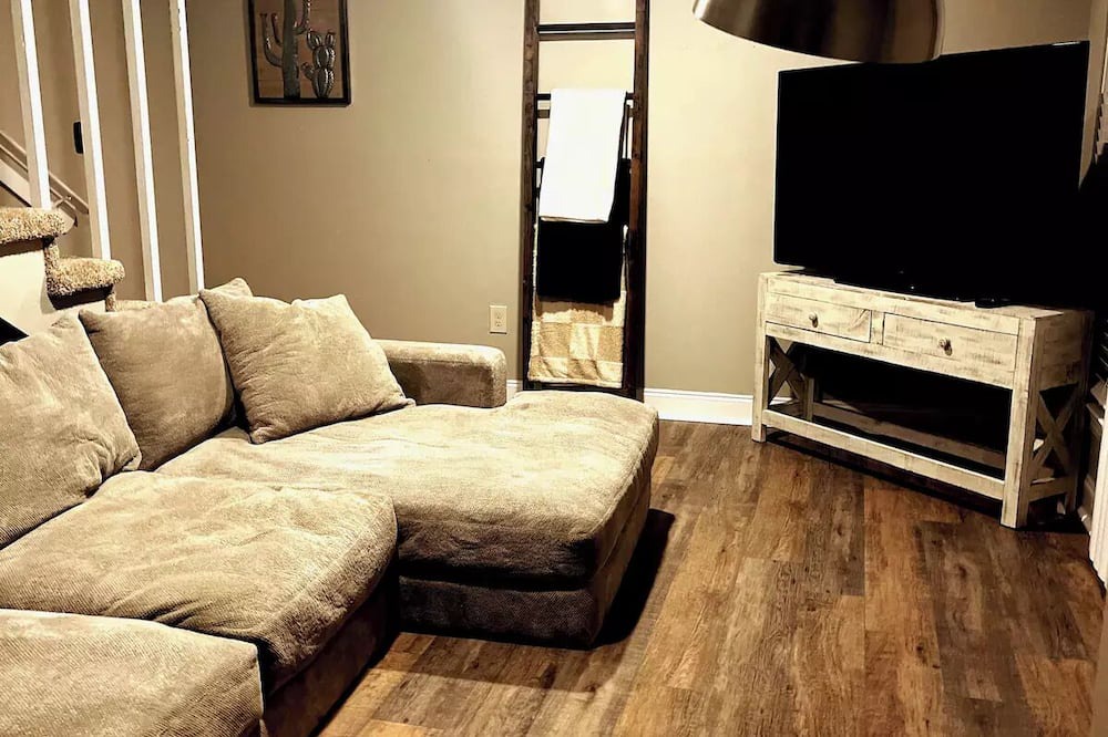 Photo of Livingroom in Old Jefferson