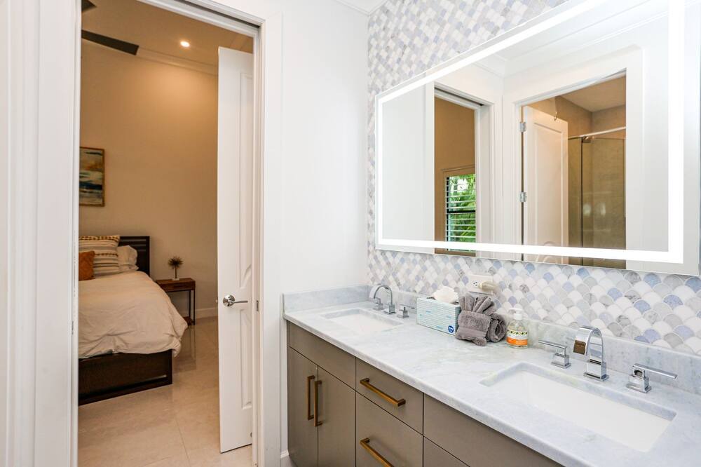 Photo of Bathroom in Naples