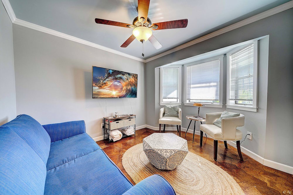 Photo of Livingroom in Thomas Drive
