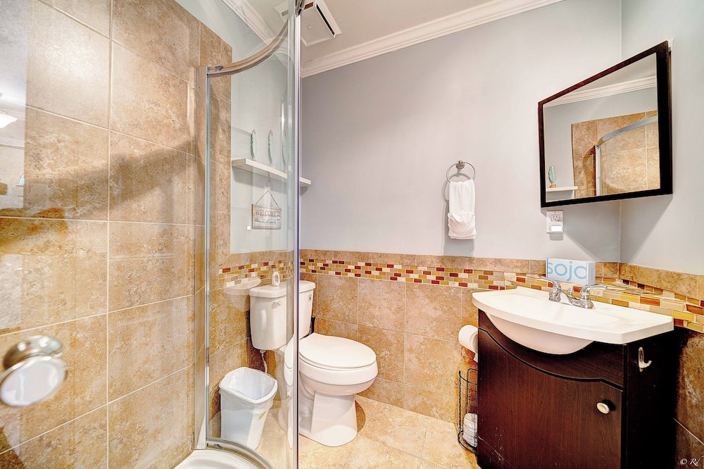 Photo of Bathroom in Thomas Drive