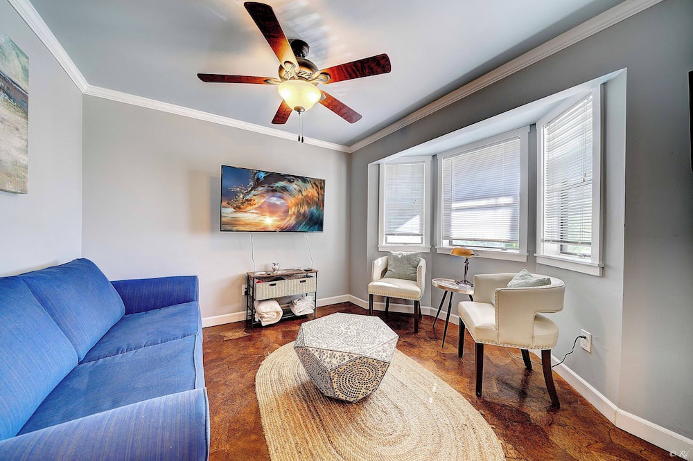 Photo of Livingroom in Thomas Drive