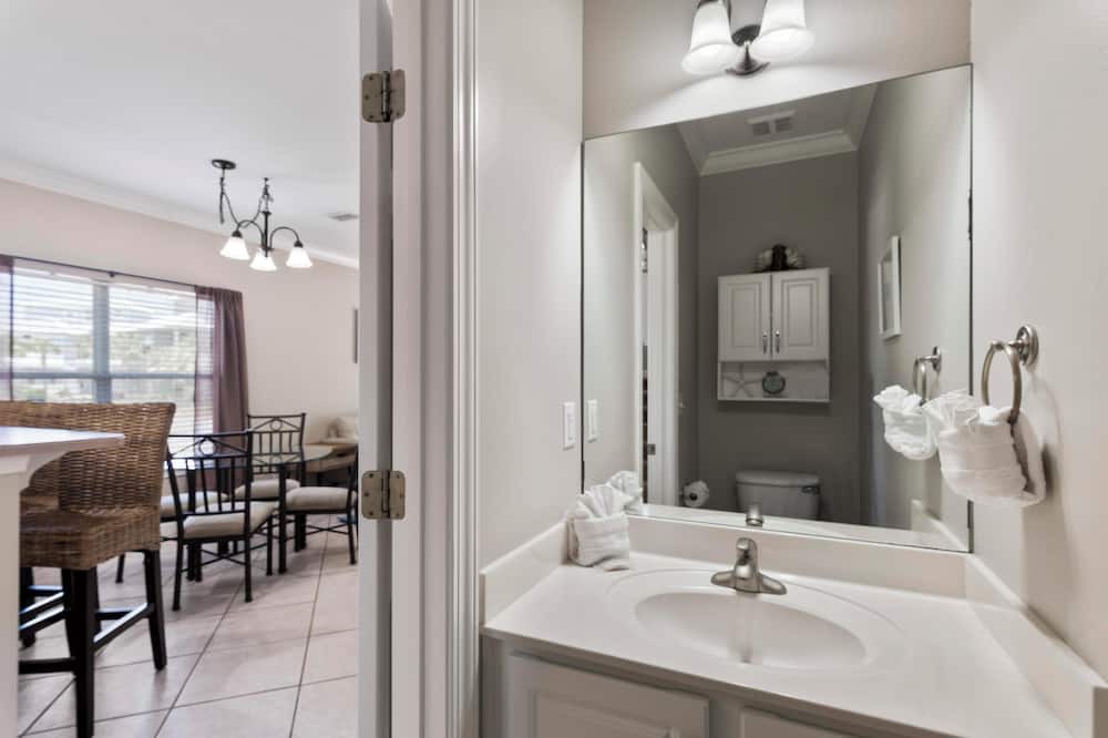 Photo of Bathroom in Emerald Waters Village