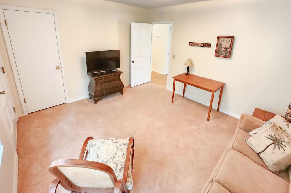 Photo of Livingroom in Eastpoint