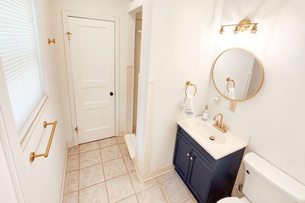 Photo of Bathroom in Eastpoint