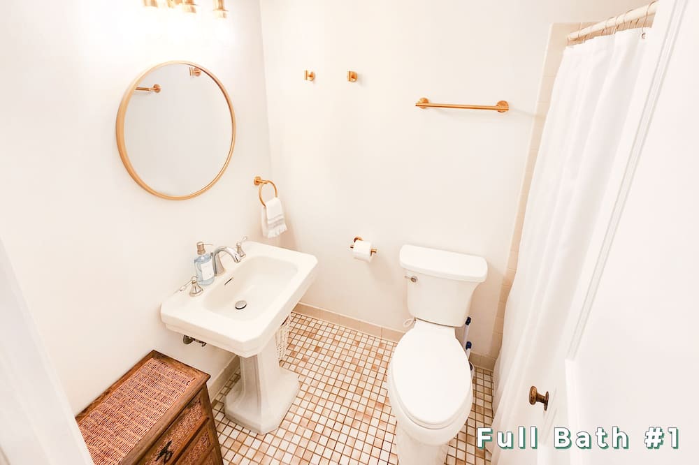 Photo of Bathroom in Eastpoint