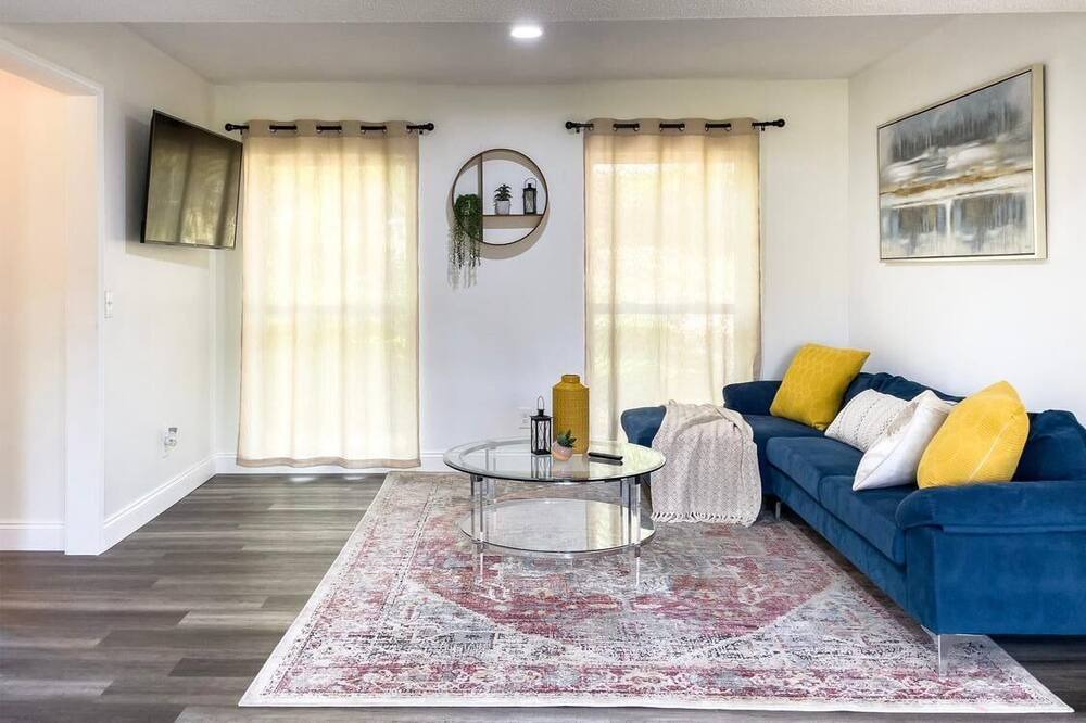 Photo of Livingroom in Milton