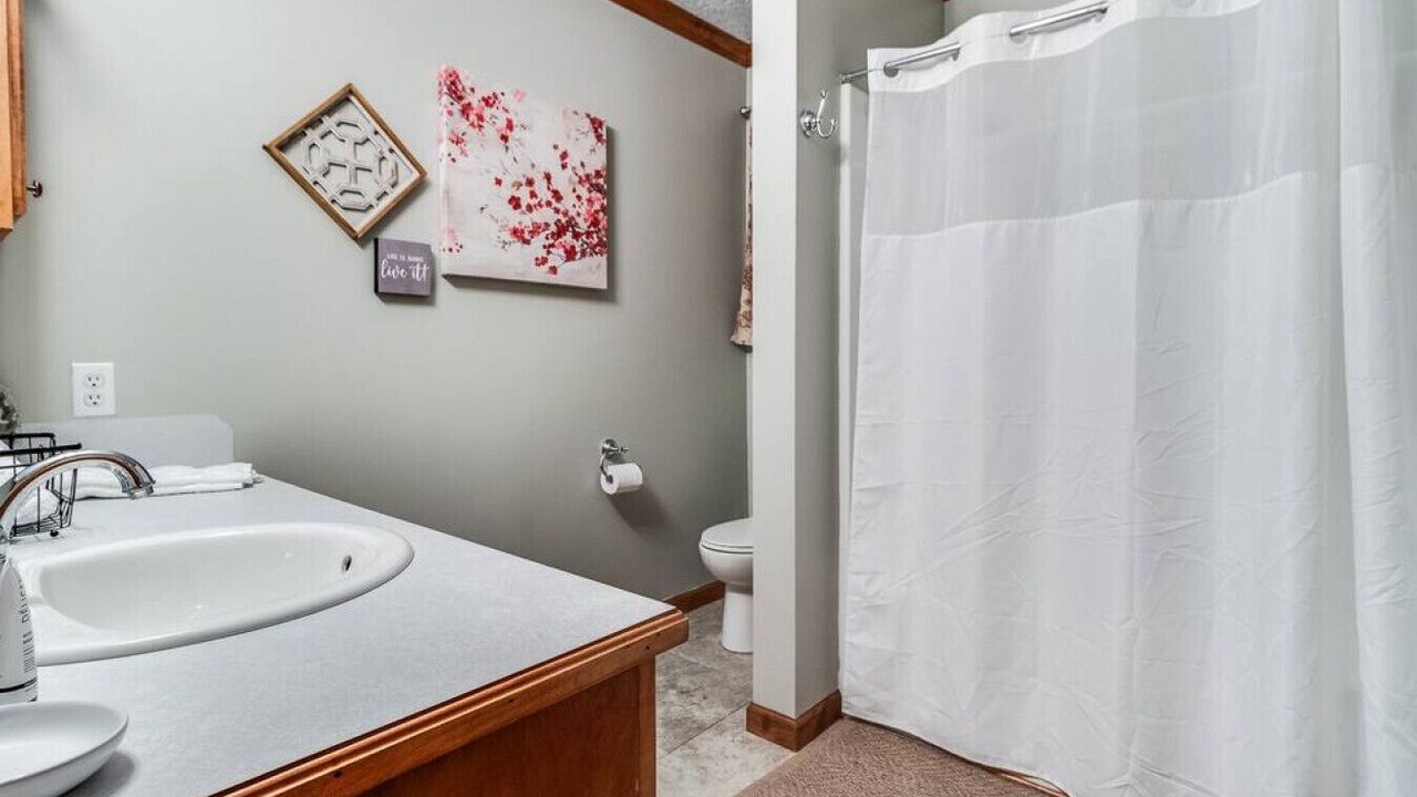 Photo of Bathroom in Cypremort Point