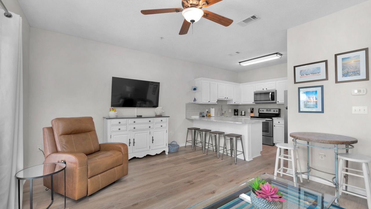 Photo of Livingroom in Crystal Shores