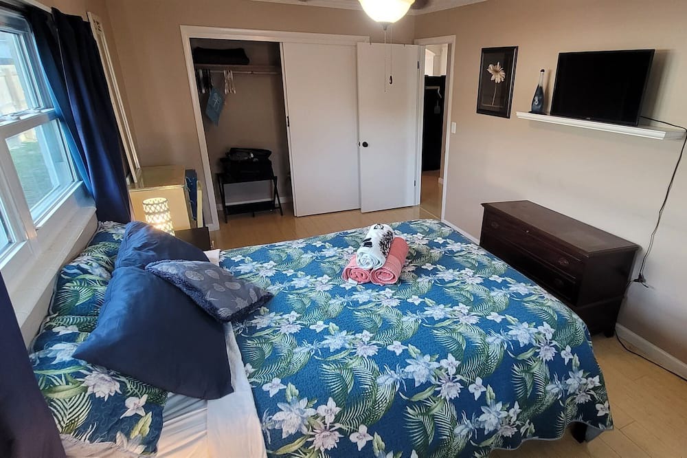 Photo of Bedroom in Riviera Beach