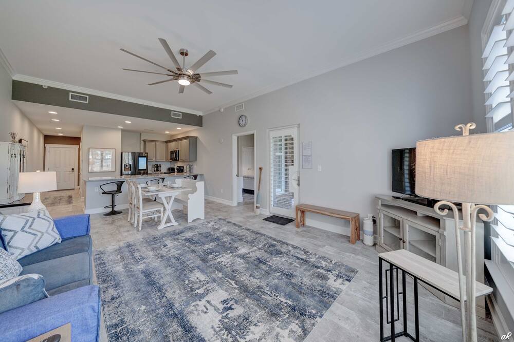Photo of Livingroom in Upper Grand Lagoon