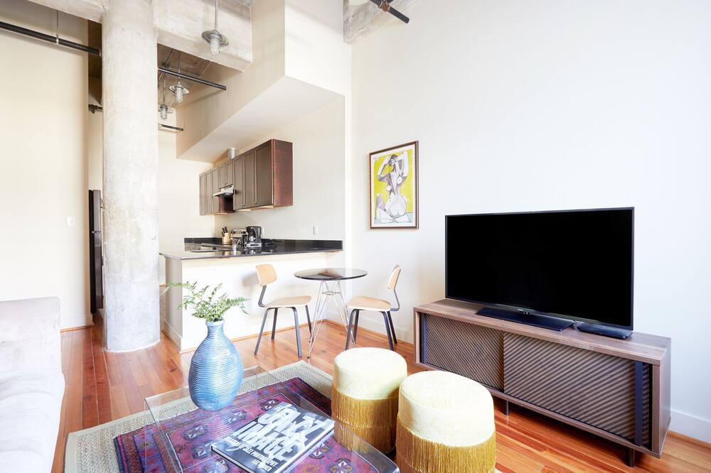 Photo of Livingroom in Arts/Warehouse District