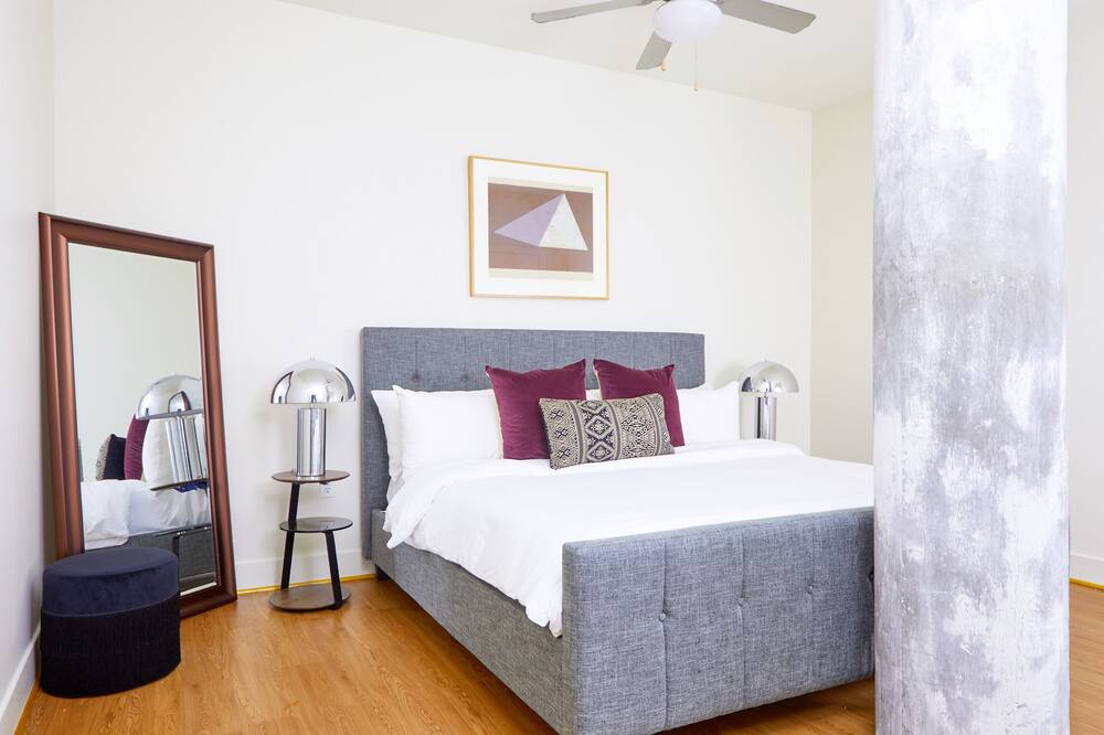 Photo of Bedroom in Arts/Warehouse District