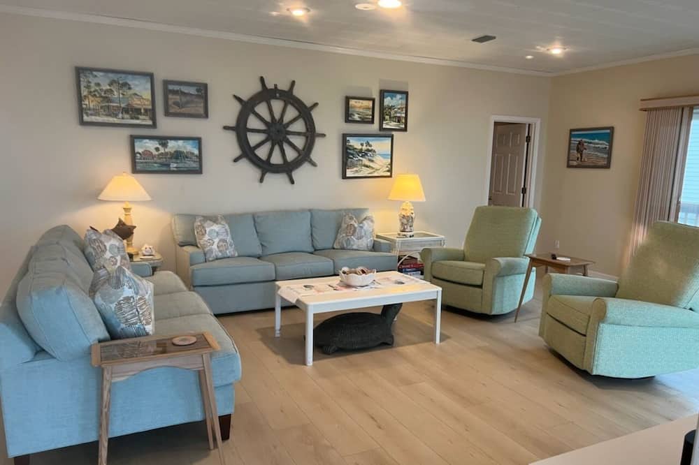 Photo of Livingroom in Sea Palm Village