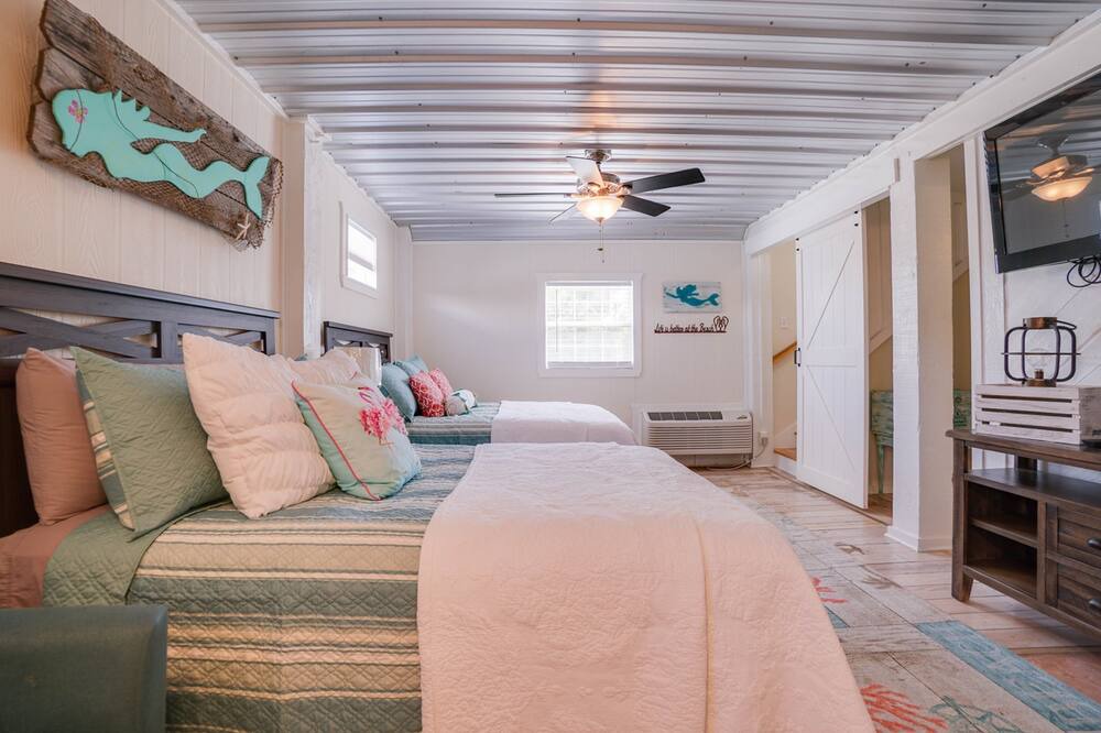 Photo of Bedroom in Holiday Beach