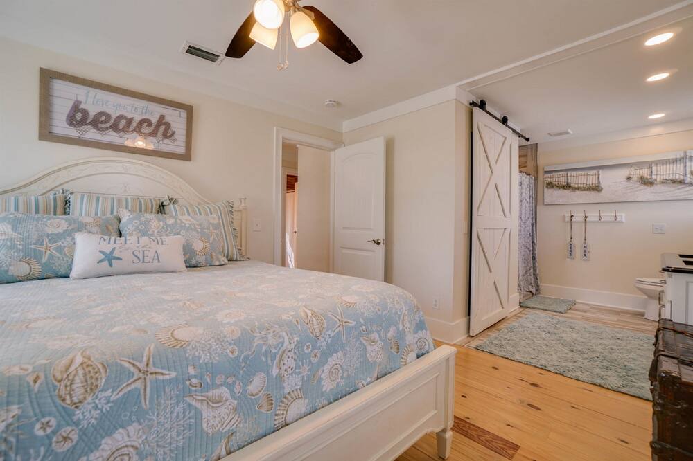 Photo of Bedroom in Holiday Beach