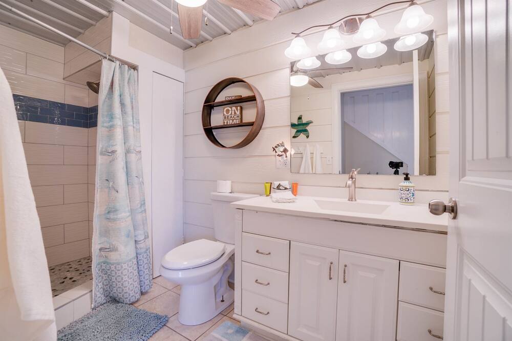 Photo of Bathroom in Holiday Beach