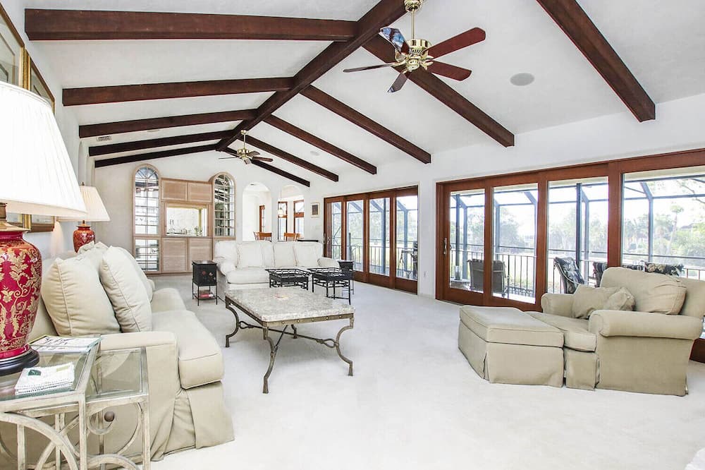 Photo of Livingroom in Beachview Country Club Estates