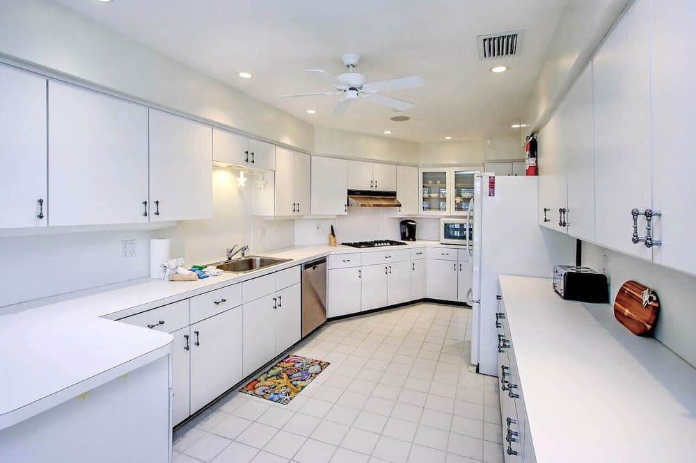 Photo of Kitchen in Beachview Country Club Estates