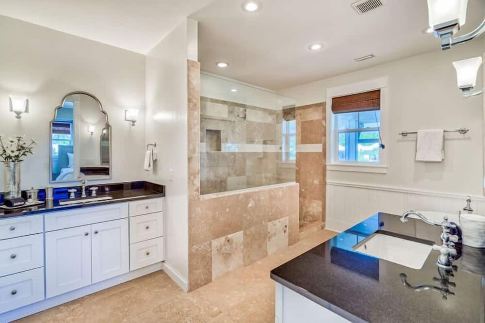 Photo of Bathroom in Village of Sugar Beach