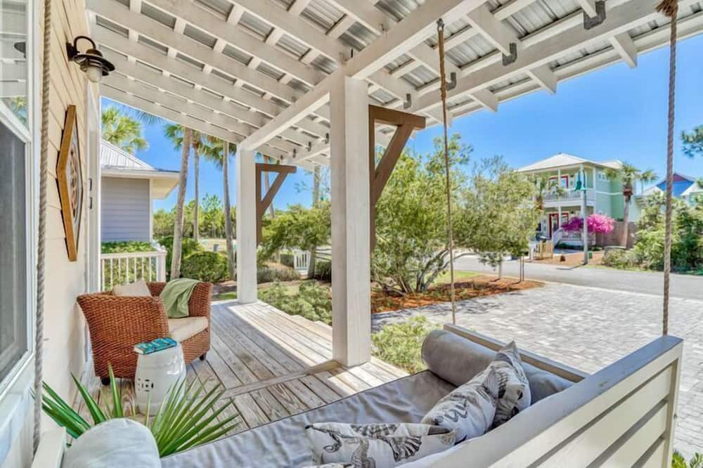 Photo of Patio Balcony in Village of Sugar Beach